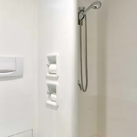B&B Hotel Viry-Chatillon מלון